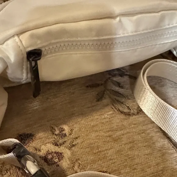 ALO Yoga Cream Clutch - Picture 3 of 5